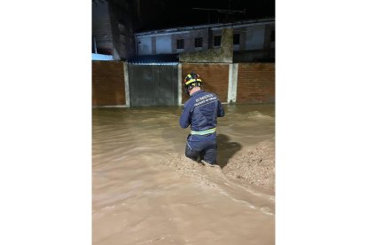 Intervención del cuerpo de bomberos de la Diputación de Valladolid en las inundaciones de La Seca.- BOMBEROS DIPUTACIÓN