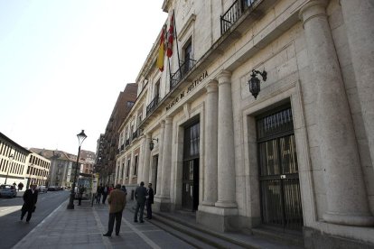 Exterior de la Audiencia de Valladolid. -E.M