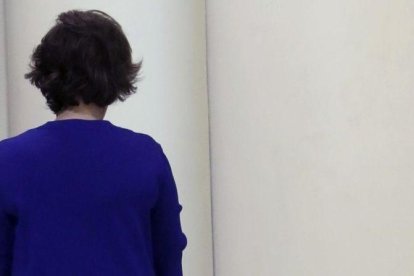 Soraya Sáenz de Santamaría de espaldas.-FERNANDO ALVARADO (EFE)