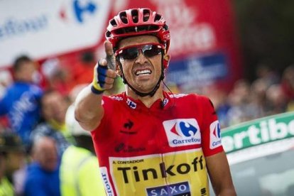 Alberto Contador celebra su victoria en la decimosexta etapa de la Vuelta a España.-Foto: AFP