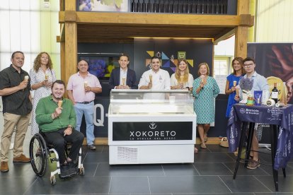 Edificio Q-BO Alimentos de Valladolid   El presidente de la Diputación de Valladolid presenta los helados artesanos de Xocoreto realizados con productos de Alimentos de Valladolid. -E.M