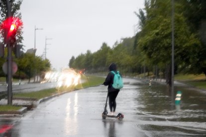 Calles anegadas por las lluvias de la DANA en Valladolid. ICAL