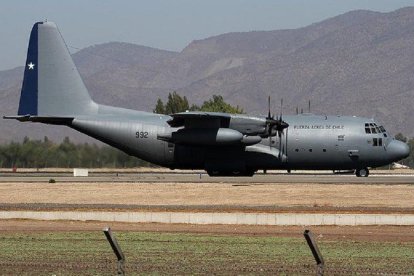 El C130 Hércules pertenece al Grupo de Aviación N° 10 de Chile.-