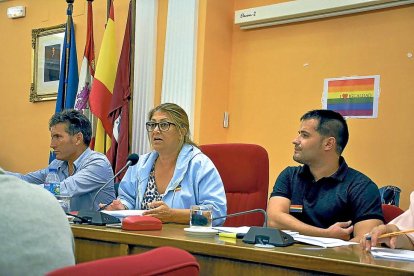 Julián Rodríguez Santiago, Teresa López y Jorge Barrragán ayer, en un momento de la sesión plenaria.-S.G.C.