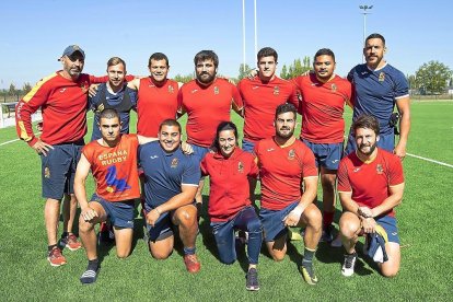 En la fila de arriba, ‘Miguelón’, John-Wessel Bell, Vicente del Hoyo, Alberto Blanco, Gabriel Vélez, Nathan Paila y Víctor Sánchez; agachados, Kerman Aurrekoetxea, Nicolás Jurado, Mar Álvarez, Matt Smith y Federico Casteglioni.-J. M. LOSTAU