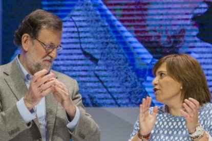 Mariano Rajoy e Isabel Bonig, el pasado 2 de abril, durante la clausura del congreso del PPCV.-MIGUEL LORENZO