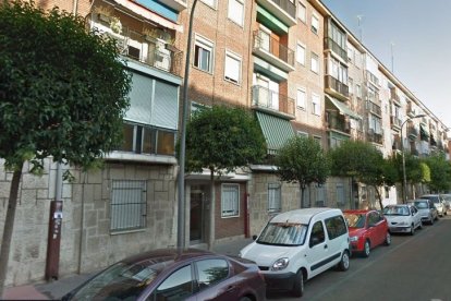 Número 14 de la calle Falla de Valladolid donde tuvo lugar el suceso. -E.M.