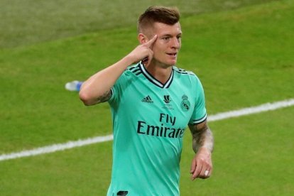 Toni Kroos celebra el primer gol ante el Valencia durante la primera semifinal de la Supercopa de España-