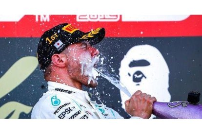 Bottas celebra su triunfo.-EFE / EPA / DIEGO AZUBEL