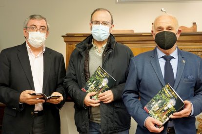 El Arzobispado de Valladolid presenta la Revista y el programa oficial de la próxima Semana Santa.- ICAL