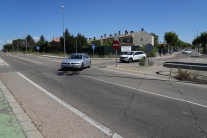 Entrada al barrio de Fuente Berrocal desde la VA-900 . J.M. LOSTAU