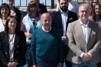 María Teresa Gago, ex procuradora de Ciudadanos, José María Barrios, presidente del PP en Zamora, y José María Prada, candidato del PP a la alcaldía en Zamora. -ICAL