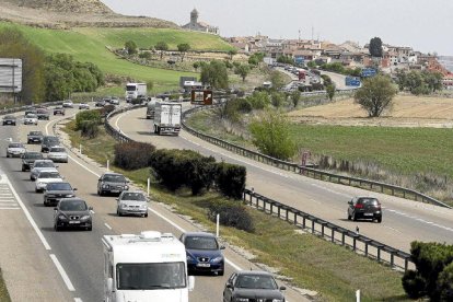 Autovía A-62 en las proximidades el casco urbano de Simancas, visto desde el lado sur.-EL MUNDO