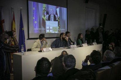 Presentación del colectivo Tabarnia, con el vídeo del discurso de Boadella.-JOAN CORTADELLAS