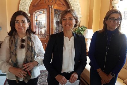 La cabeza de lista al Congreso por Burgos, Sandra Moneo, García Tejerina y la alcaldesa de Aranda, Raquel González.-L. V.