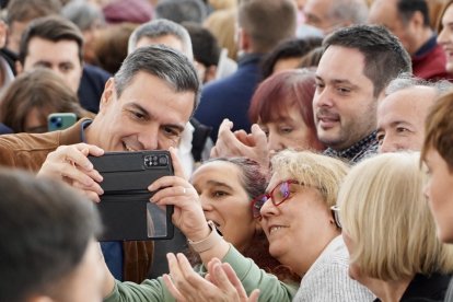 El Presidente el Gobierno y Secretario General del PSOE, Pedro Sánchez, durante un meeting en una imagen de archivo .-E.M.