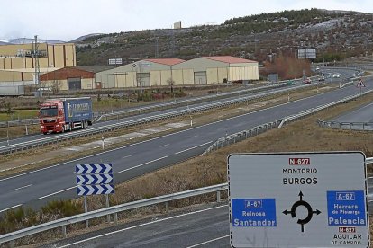 Autovía A-65, conocida como Autovía de la Meseta, que comunica Palencia con Cantabria.-ICAL