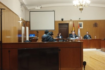 La pareja detenida en Valladolid por distribuir speed en lugares de ocio acepta condenas de año y medio de prisión. - EUROPA PRESS