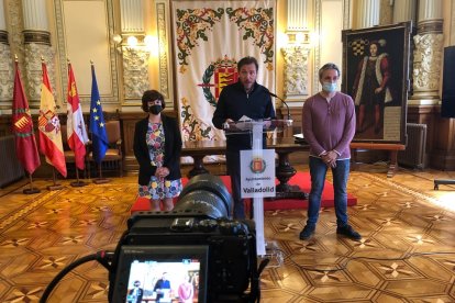 Óscar Puente presentando las actividades del Día de la Tierra.- E. M.