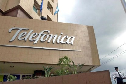 Instalaciones de Telefónica en Ciudad de Guatemala.-/ AFP / ORLANDO SIERRA (AFP)