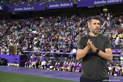 Pezzolano en el banquillo de Zorrilla por primera vez este curso. / LALIGA