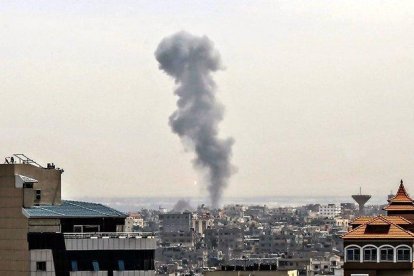 Un avión y un tanque atacaron varios objetivos militares de Hamás en el norte de la Franja de Gaza. Un avión y un tanque atacaron varios objetivos militares de Hamás en el norte de la Franja de Gaza.-AFP