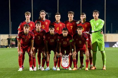 Fresneda, abajo a la izquierda, en el once de la selección. / SEFUTBOL