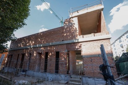 Estado actual de las obras de la nueva oficina de la Seguridad Social en la calle Cardenal Torquemada.- J.M. LOSTAU