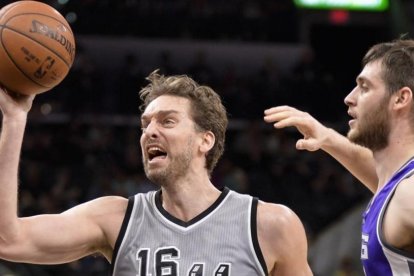 Pau Gasol durante el partido de los Spurs contra Sacramento Kings.-DARREN ABATE