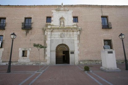 Fachada del Ayuntamiento de Olmedo. -E.M