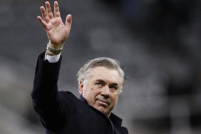 Ancelotti celebra la victoria del Everton en campo del Newcastle.-