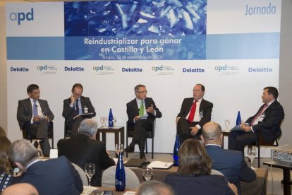 Celebración de la Jornada 'Reindustrializar para ganar Castilla y León' de la Asociación para el Progreso de la Dirección (APD) y Deloitte, en la que se da a conocer la situación del sector industrial en Castilla y León. Ginés Clemente, presidente del Gru-Ical