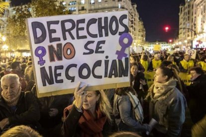 Imagen de la concentración en Valencia contra los postulados machistas de Vox.-EL PERIÓDICO