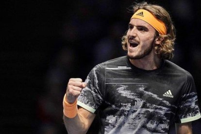 Tsitsipas celebra un punto.-