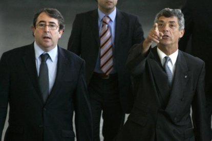 Jorge Pérez y Ángel María Villar, en la ciudad deportiva de la RFEF en Las Rozas.-EUROPA PRESS / OSCAR DEL POZO