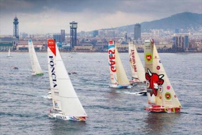 Imagen de la salida de la tercera Barcelona World Race, el 31 de diciembre del 2014, con la ciudad al fondo.-BWR