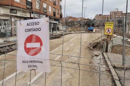 Imágenes de la calle Estación cortada al tráfico por las obras del túnel de la calle Panaderos y la calle Labradores. PHOTOGENIC