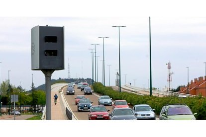 Radar situado en la Avenida de Zamora. J.M. LOSTAU