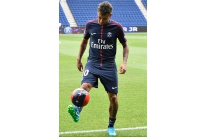 Neymar en el parque de los Príncipes-AFP / PHILIPPE LOPEZ