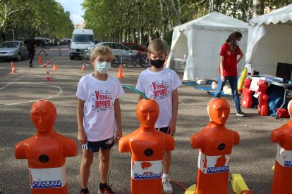 Stand de Salvamento y Socorrismo en la V Feria del Deporte. / EL MUNDO