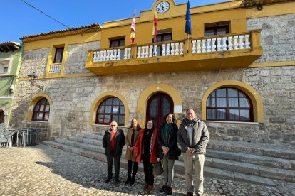 Visita de la delegada del Gobierno, Virginia Barcones y la subdelegada, Alicia Villar, a Mucientes. ICAL