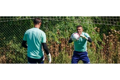 Jordi Masip en un entrenamiento del Real Valladolid de esta pretemporada. / RVCF