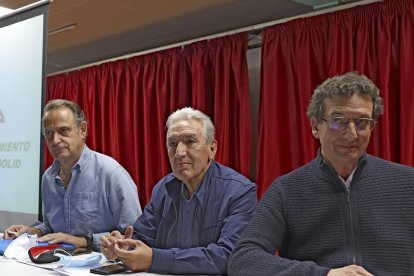 Cecilio Vadillo, Alfonso Peña y José Luis Lara, miembros de la plataforma del soterramiento. PHOTOGENIC/ JOSÉ C, CASTILLO