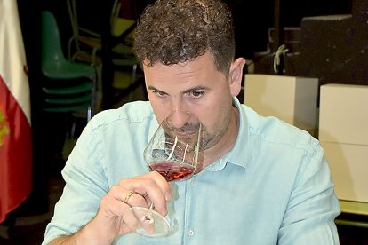 El Hostelero Cigaleño Sergio García, nuevo presidente de la Ruta del Vino de Cigales. E. M.