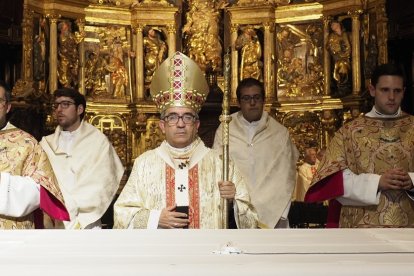 Jorge Polo (I), de 50 años, y Mario Martín (D), de 27, recibirán el sacramento del Orden el domingo en la Catedral de Valladolid. -ARCHIDIÓCESIS DE VALLADOLID