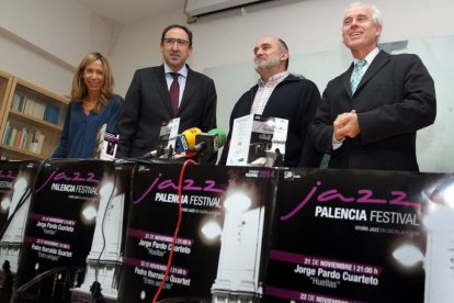 (I a D) La diputada de Cultura, Carmen Fernández; el alcalde de Palencia, Alfonso Polanco; el responsable de Jazz Palencia, José Ángel Zapatero y el delegado territorial de la Junta, Luis Domingo González, presentan el I Jazz Festival Palencia-Ical