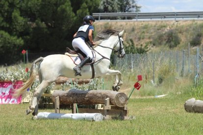 Julia Carbonero Román y Tristran, oro en Jóvenes Jinetes  2 Estrellas