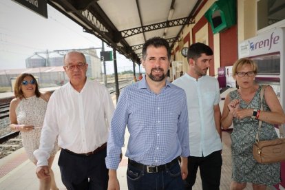 El secretario general del PSOECyL, Luis Tudanca, y el secretario general del PSOE de Ávila y candidato al Senado, Jesús Caro, en una imagen de archivo. -ICAL