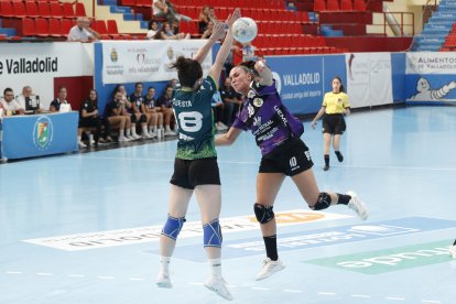 Semifinal de la copa Castilla y León de balonmano entre el Caja Rural Aula y el Handvall. PHOTOGENIC/ CARLOS LLORENTE