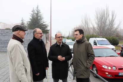 Los integrantes del PSOE de izquierda a derecha, Alberto Palomino, Juan Carlos Hernández, Luis Ángel Vélez y Pedro Herrero. -E.M.